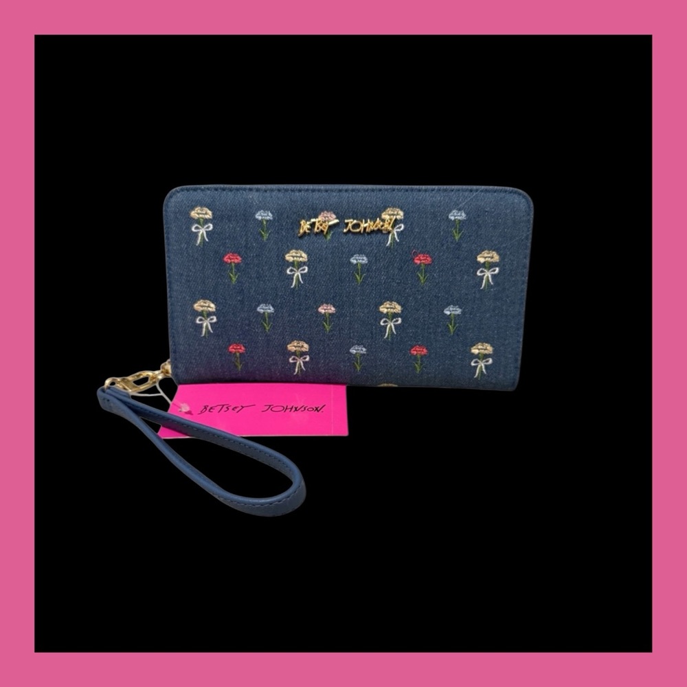 ❗️NEW❗️Betsey Johnson Zip Around Wallet